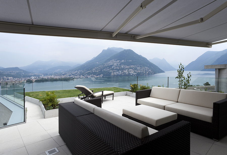 Customizing Retractable Awnings for Large Decks